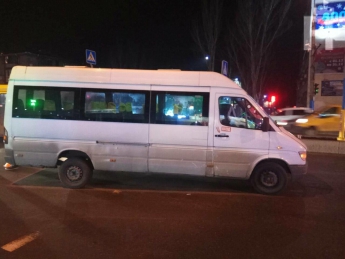 В центре Запорожья водитель маршрутки сбил пешеходов