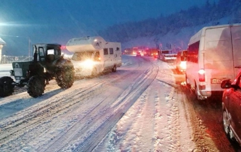 Из-за снегопада на Закарпатье транспортный коллапс