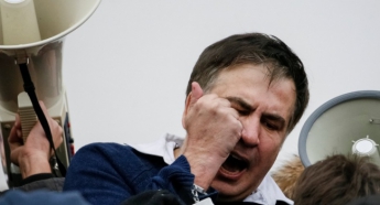 Саакашвили в зале суда назвал себя военнопленным