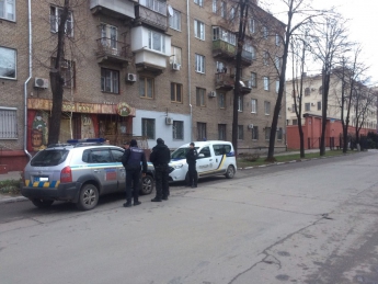 В Запорожье торгуют наркотиками под зданием СБУ (фото)