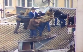 Саакашвили объяснил, зачем залез на крышу