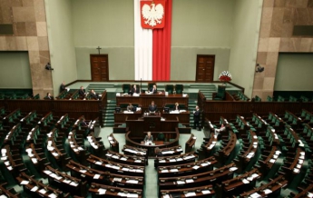 Сенат Польщі з поправками прийняв закон про обмеження торгівлі в неділю