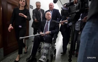 Сенатор Маккейн выписан из больницы в США