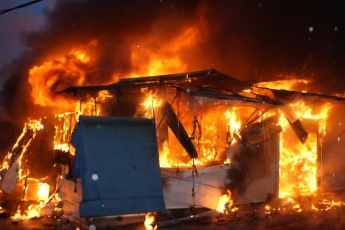 Пожар на Анголенко тушили 45 спасателей (фото)