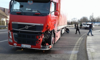 Микроавтобус влетел в поезд: на Львовщине случилась жуткая авария
