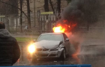 В центре Запорожья от удара загорелось авто (фото)
