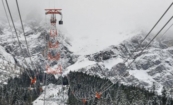 Из-за снега на лыжных курортах в Альпах застряли тысячи туристов