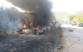 В Венесуэле на трассе сгорел автобус: семь погибших