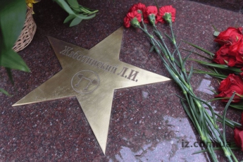 C памятника знаменитого спортсмена исчезла звезда с его именем