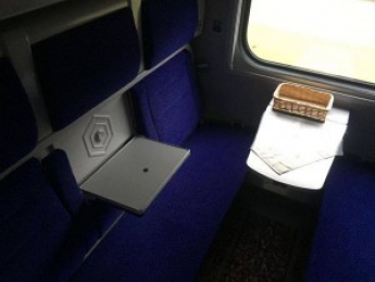 «Даже есть горячая вода»: пассажирка рассказала о поездке в новом запорожском поезде-трансформере (Фото)