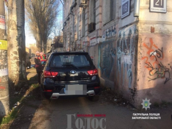 Водителя наказали за хамскую парковку (ФОТО)
