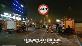 В Киеве горел бизнес-центр Silver Breeze - фото, видео