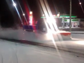 Зима проснулась - в Мелитополе всю ночь шел снег (видео)