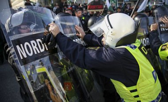 В Швеции на акции неонацистов задержали 17 человек