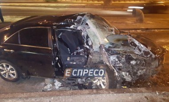 В Киеве на Подоле авто влетело в опору: погиб пассажир
