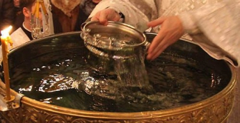 Що не можна робити зі святою водою після Хрещення