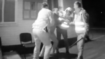 Запорожские патрульные избивали водителя, удерживая на холоде 6 часов (Видео)