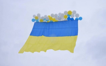 "Україна єдина": в оккупированный Луганск запустили флаг - видео