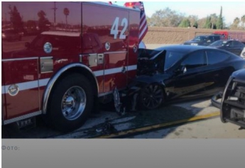 Автомобиль Tesla на автопилоте протаранил пожарную машину