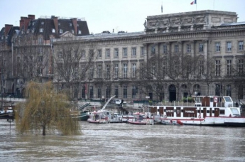 Франция тонет: Сена и Рейн вышли из берегов.