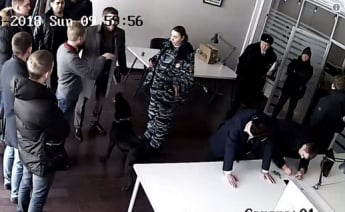 В московский офис Фонда Навального ворвалась полиция, задержали ведущего