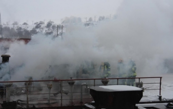 В Запорожье три десятка пожарных тушили кран