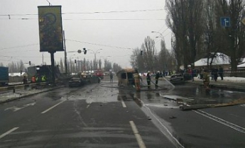 В Киеве в результате ДТП сгорели четыре машины: фото
