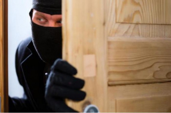 В Киеве грабитель спрятался от копов в необычном месте. ФОТО