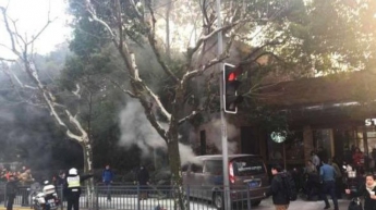 В Шанхае горящий фургон врезался в толпу