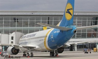 Украинский самолет аварийно приземлился в аэропорту Тбилиси
