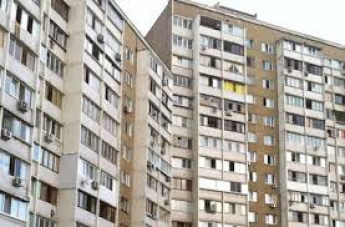 Мешканці будинку у Києві заробляють на смітті