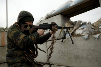 В воскресенье боевики стреляли 8 раз, применяют запрещенное Минском оружие
