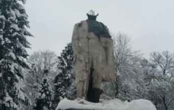 На Львовщине задержали вандалов, отбивших голову памятнику Шевченко
