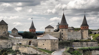 В Каменец-Подольском рухнула часть знаменитого замка (фото)