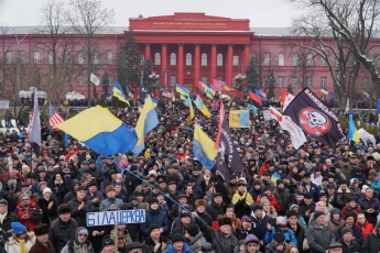Закрытое метро и отсутствие Саакашвили: появились яркие фото, как в центре Киева требуют импичмента Порошенко