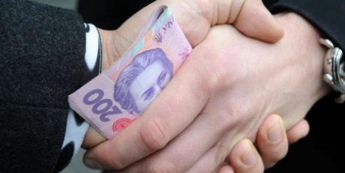 В Запорожье на взятке в 22000 гривен был задержан инспектор полиции