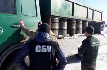 СБУ на Житомирщине поймала 2 служащих воинской части на хищении 50 тонн горючего