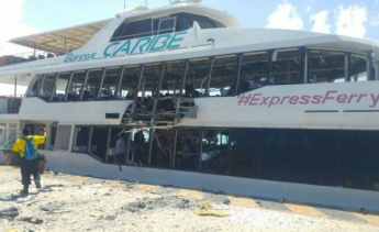 В Мексике на туристическом катере произошел взрыв: 17 пострадавших (фото, видео)