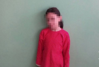В Киеве нашли маленькую девочку, которая жила в хостеле одна