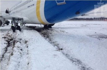 У Запорізькому аеропорту пасажирський літак зійшов зі смуги