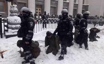 Спикер МВД: задержанные на коленях в снегу - это не унижение