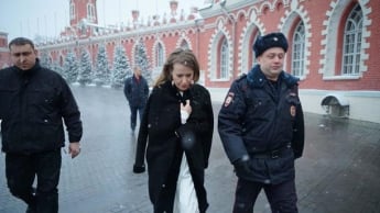 "Это за Жириновского": на Собчак напали в центре Москвы (добавлено видео 18+)