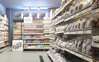 В Амстердаме открыли первый в мире супермаркет с отделом без пластика (видео)