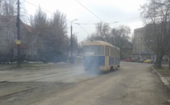 В Запорожье на ходу задымился трамвай с пассажирами (фото)
