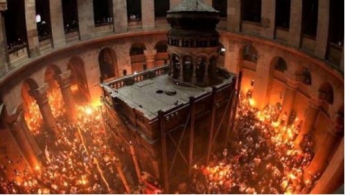 В Иерусалиме священник раскрыл тайну Благодатного огня, начался скандал