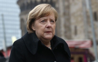 Неизвестный пытался напасть на Меркель у бундестага
