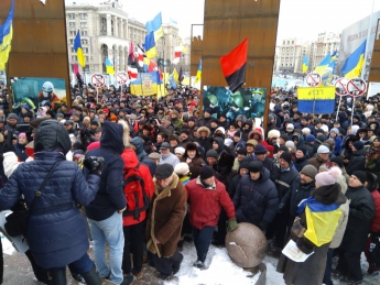 На Майдане собрались участники акции РНС "за отставку Порошенко"
