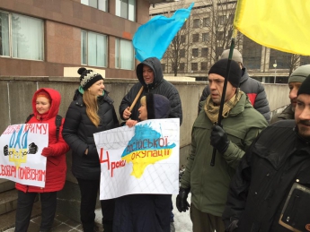 В Запорожье прошла акция протеста против проведения выборов президента России в Крыму