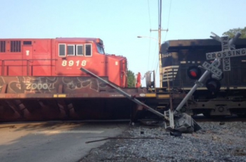ЧП в США: в Кентукки сошел с рельс поезд с токсичными материалами