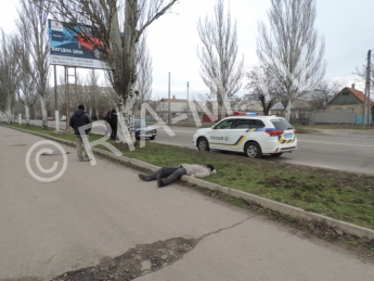 Упал и умер. Прямо на улице в Мелитополе скончался мужчина (фото)